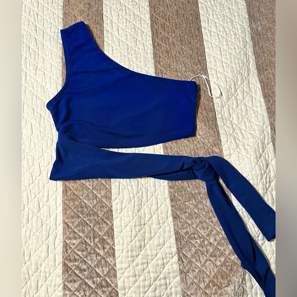 Women’s SHEIN Crop Top with Tie Detail. NWOT, Never Worn - Picture 1 of 3